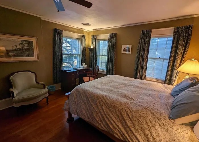 English Cottage Greensboro, United States