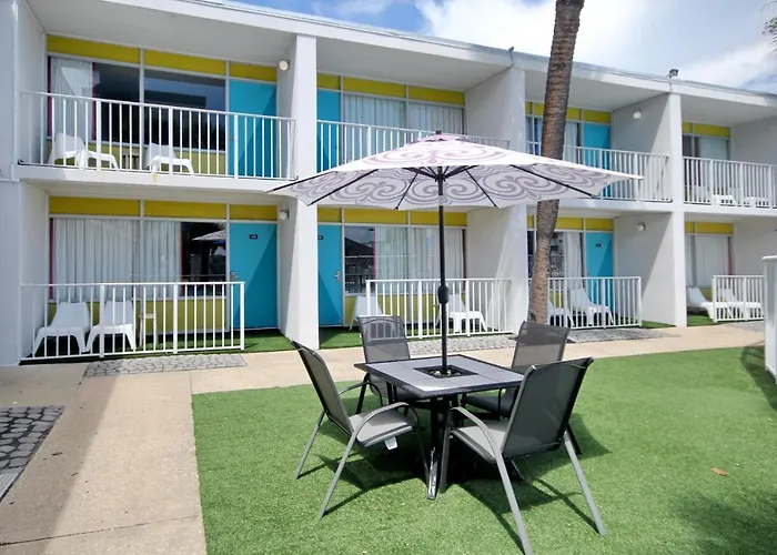 Waikiki Village