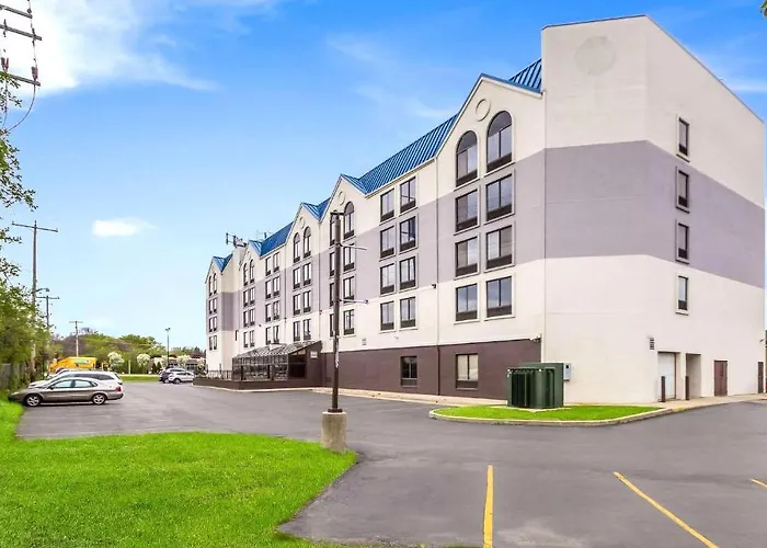 Quality Inn & Suites Milwaukee