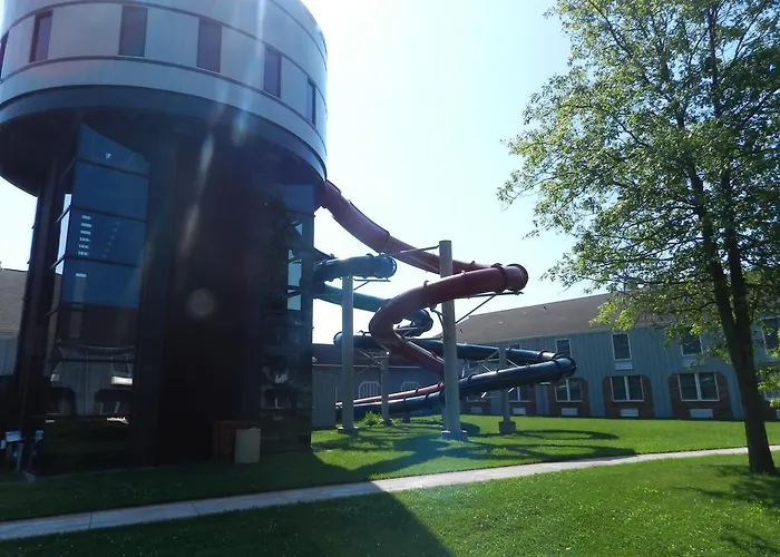 Ramada By Wyndham Williamsburg And Wasserbahn Waterpark, United States