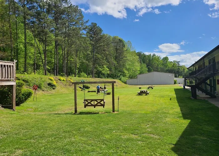 Blue Sky Inn- Complimentary Happy Hour Th-Sun, Veteran Owned, Full Breakfast, Best Green Space, 1 Mile From , Fire Pit