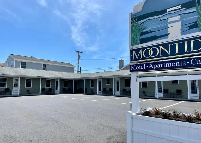 Moontide , Apartments, And Cabins