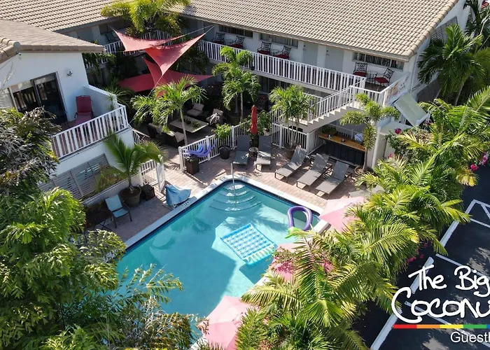 Big Coconut Guesthouse - Gay Men'S Resort