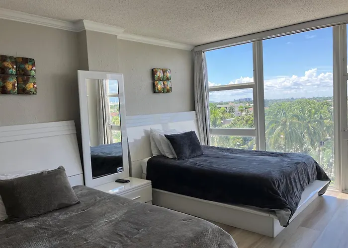 Oceanview Resort: Fort Lauderdale Beachfront Corner Suite, United States