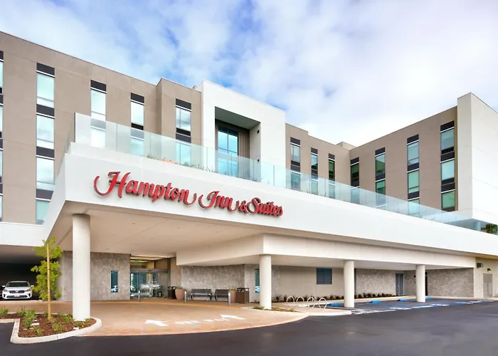 Hampton Inn & Suites Resort Convention Center