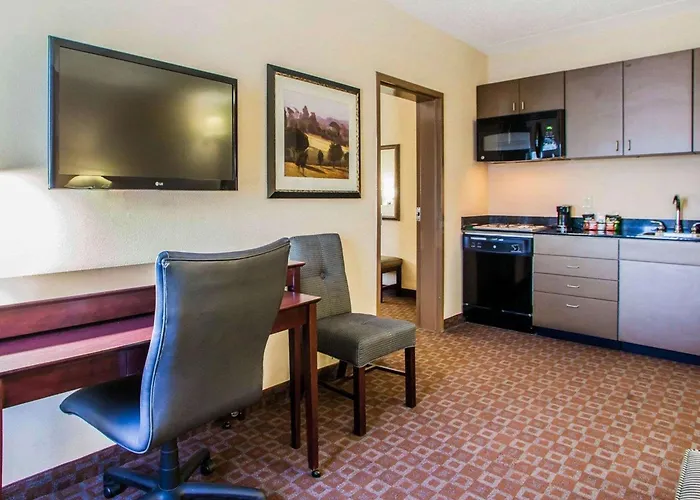 Quality Inn & Suites Peoria North, United States