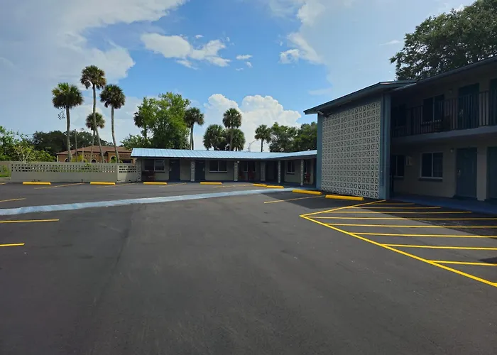 Three Oaks Motel - Titusville, United States