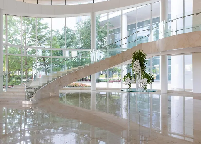 Renaissance Convention Center