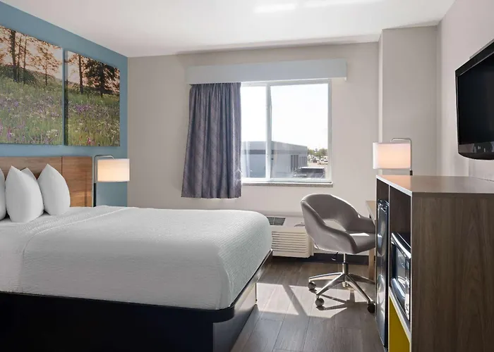 Days Inn By Wyndham Neenah, United States