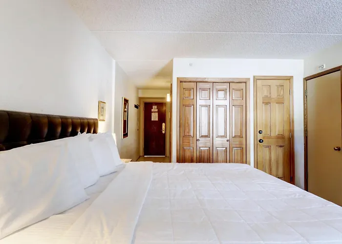 Mp518 Mountain Plaza Room