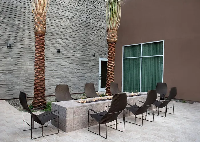 Courtyard By Marriott At Wrigleyville West