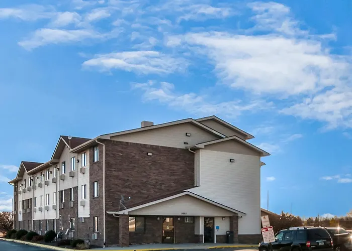 American Inn & Suites Metro Airport