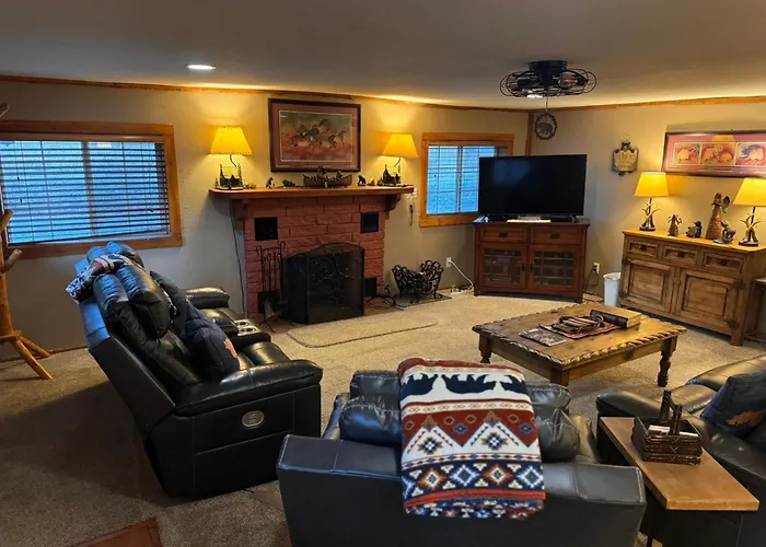 Gonzales Cozy Little Bear Cabin