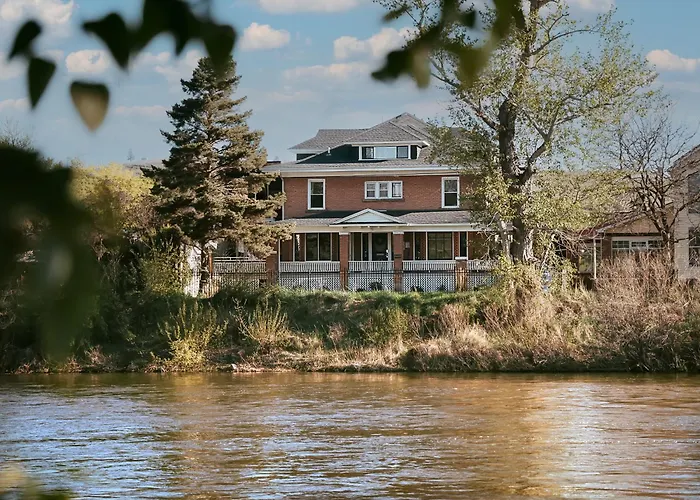 Riverfront Airbnb - Clark Fork Suite 1