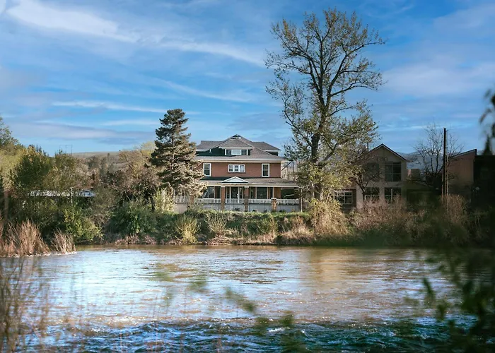 Riverfront Airbnb - Clark Fork Suite 1