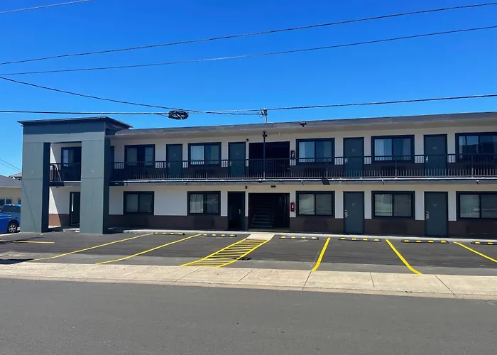 Seven Seas Inn & Suites