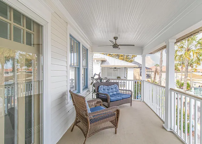 Hemingway House Boutique Hotel (Adults Only)