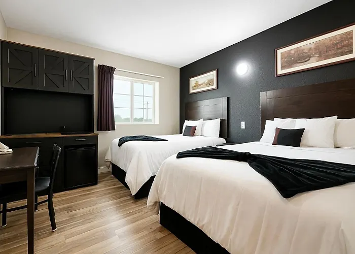 Hotel Dilley Grand, United States