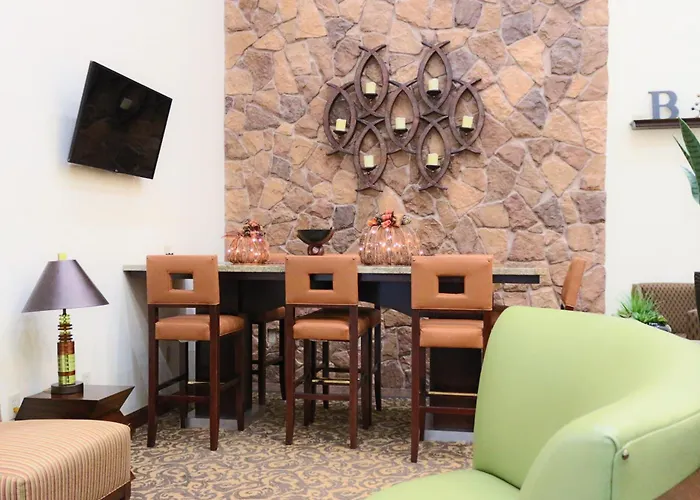 Best Western Plus Hobby Airport Inn & Suites
