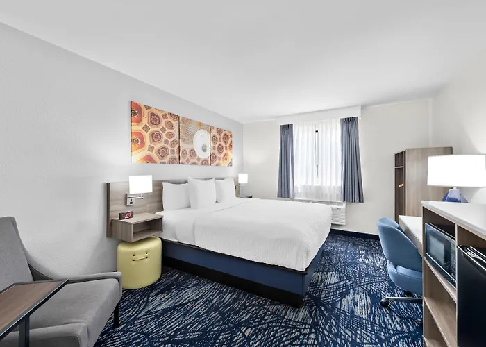 Clarion Pointe