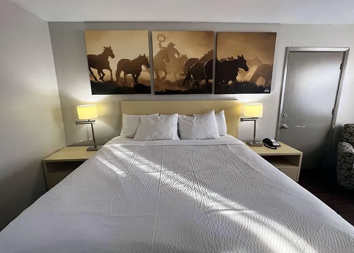 Days Inn & Suites By Wyndham - Canton First Monday Trade Days, United States