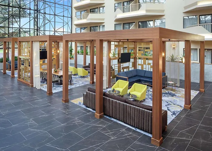 Doubletree By Hilton Airport