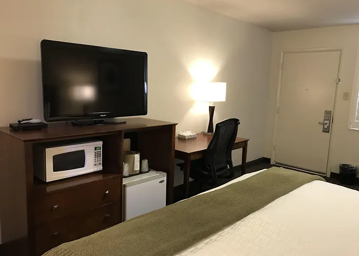 Dinosaur Inn & Suites