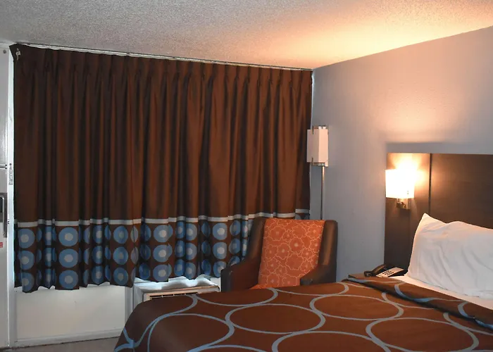Super 8 By Wyndham Riverside Al, United States