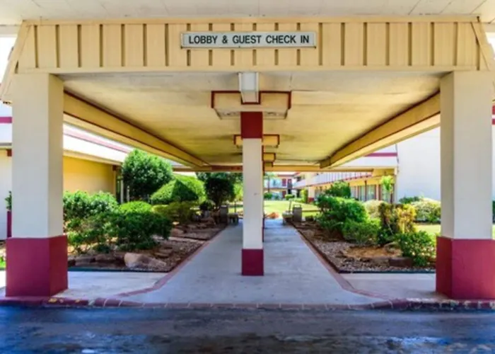 Executive Inn And Conference Center