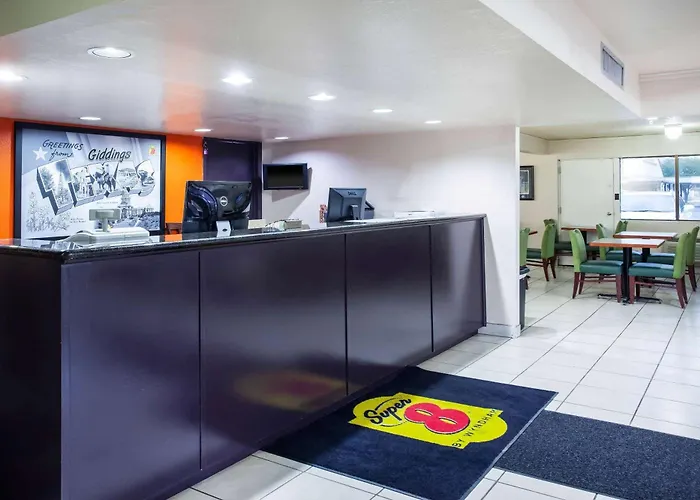 Super 8 By Wyndham Giddings Hotel, United States