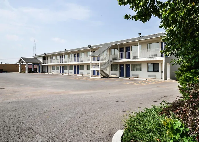 Motel 6-, Mo
