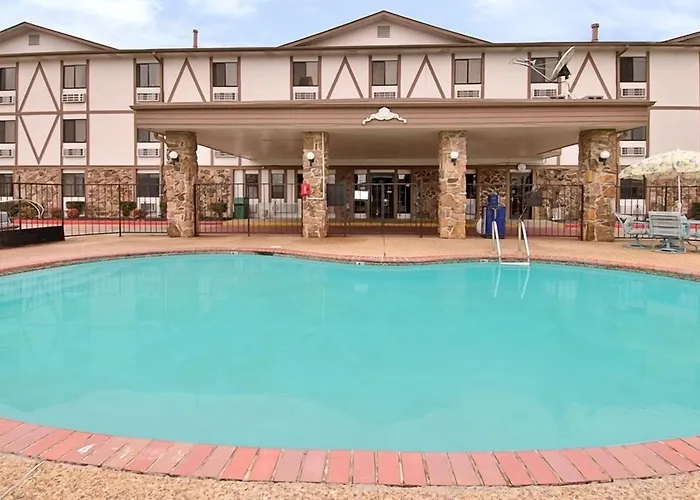 Clarion Pointe