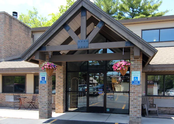Blossom Hotel & Suites Traverse City