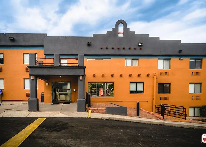 Super 8 By Wyndham Santa Fe