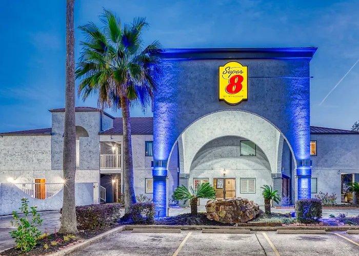 Super 8 By Wyndham Houston Webster Nasa