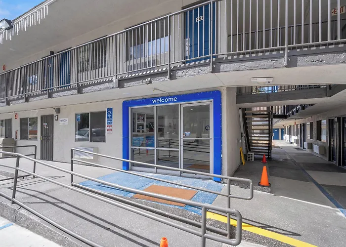 Motel 6-, Ca
