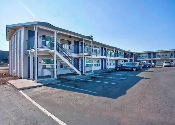 Motel 6-, Or