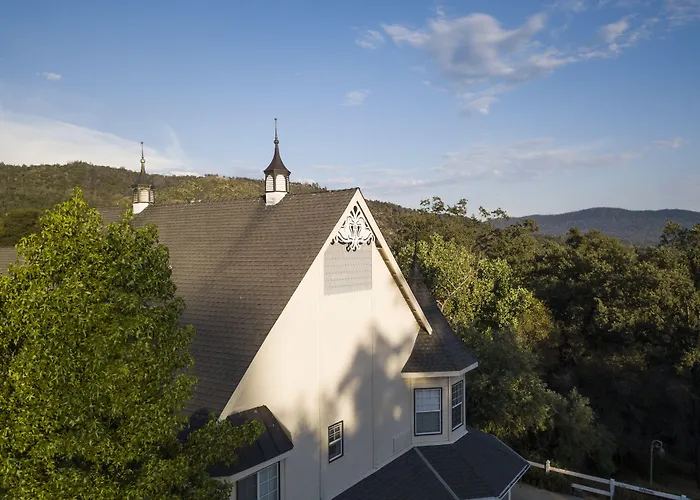 Hounds Tooth Inn Oakhurst, United States