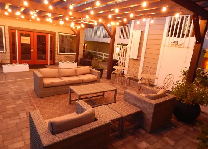 The Coho Oceanfront Lodge