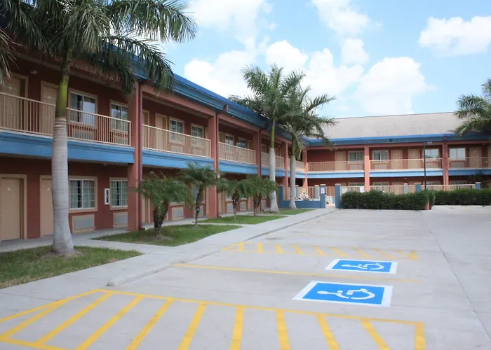 Quality Inn & Suites At The Outlets -Weslaco