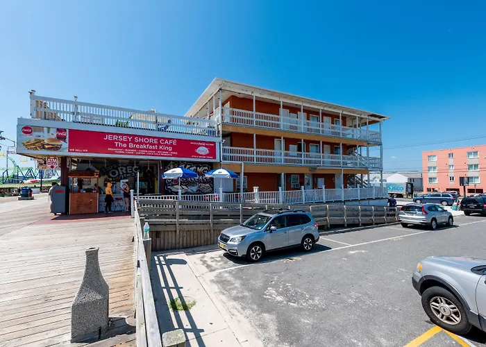 Boardwalk Charlee & Apartments Beach Oceanfront