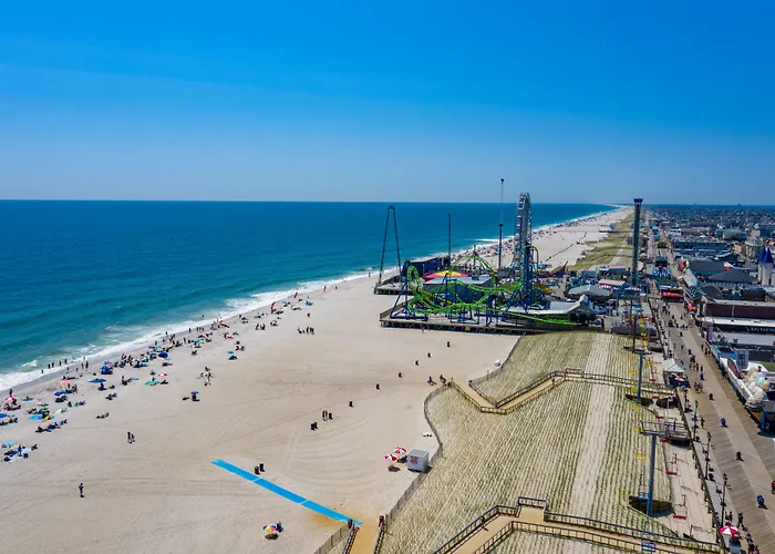 Boardwalk Charlee & Apartments Beach Oceanfront