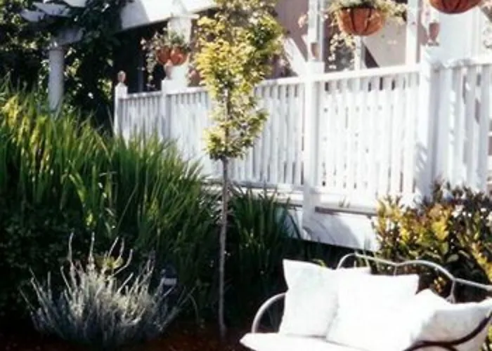 Salmonberry Inn & Beach House