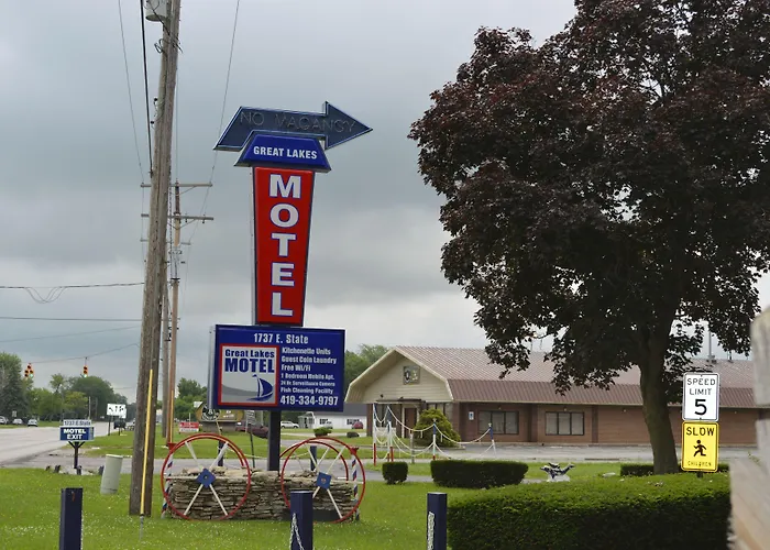 Great Lakes Motel