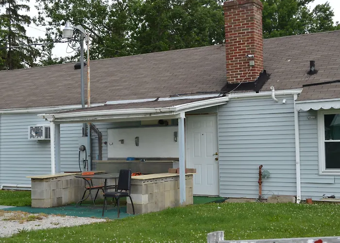 Great Lakes Motel