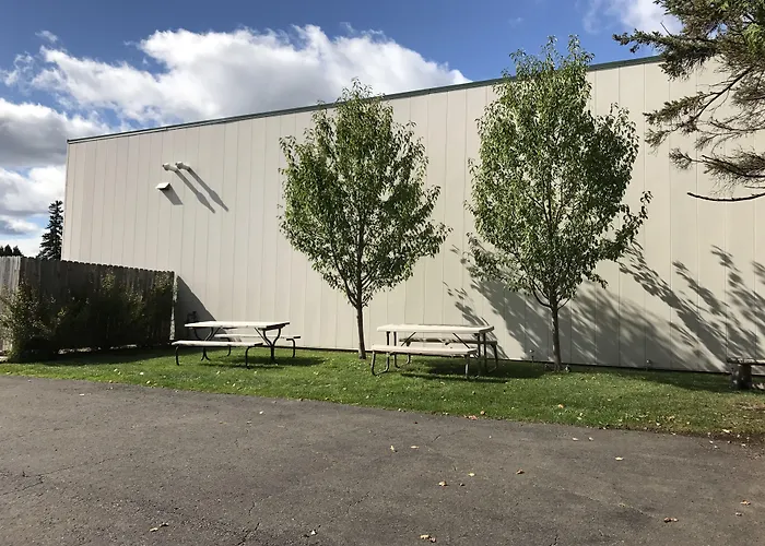 Voyageur Motel