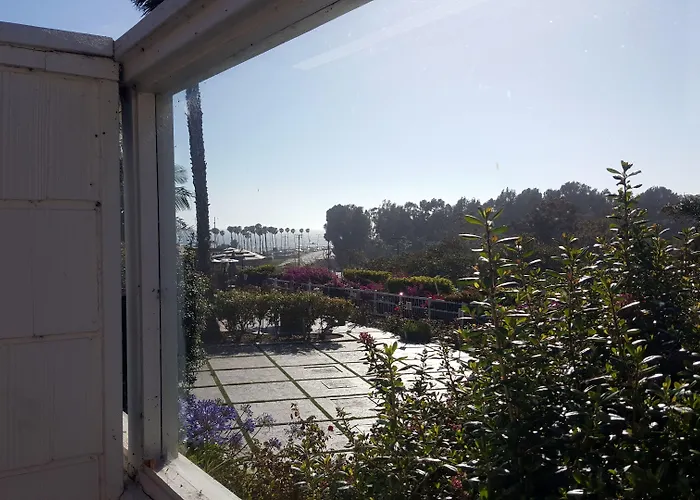 Malibu Country Inn