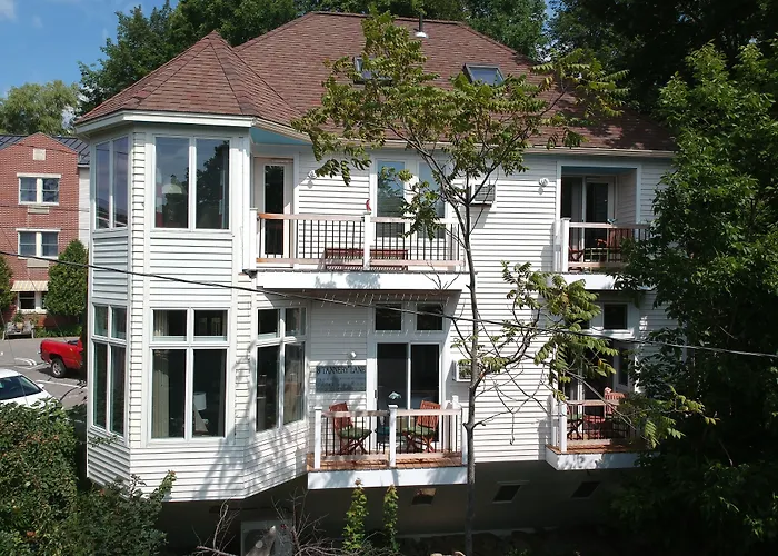 Camden Riverhouse And Inn
