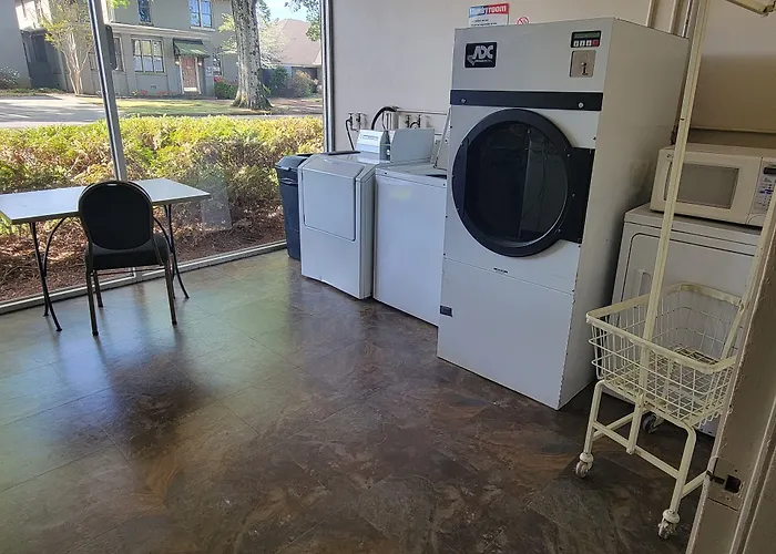 Studio 9 Inn & Suites