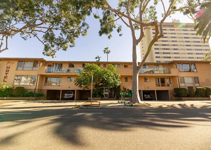 Cal Mar Hotel Suites